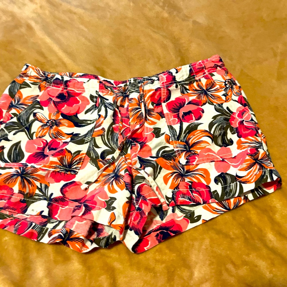 GAP SHORTS (Hawaiian Print) size 10